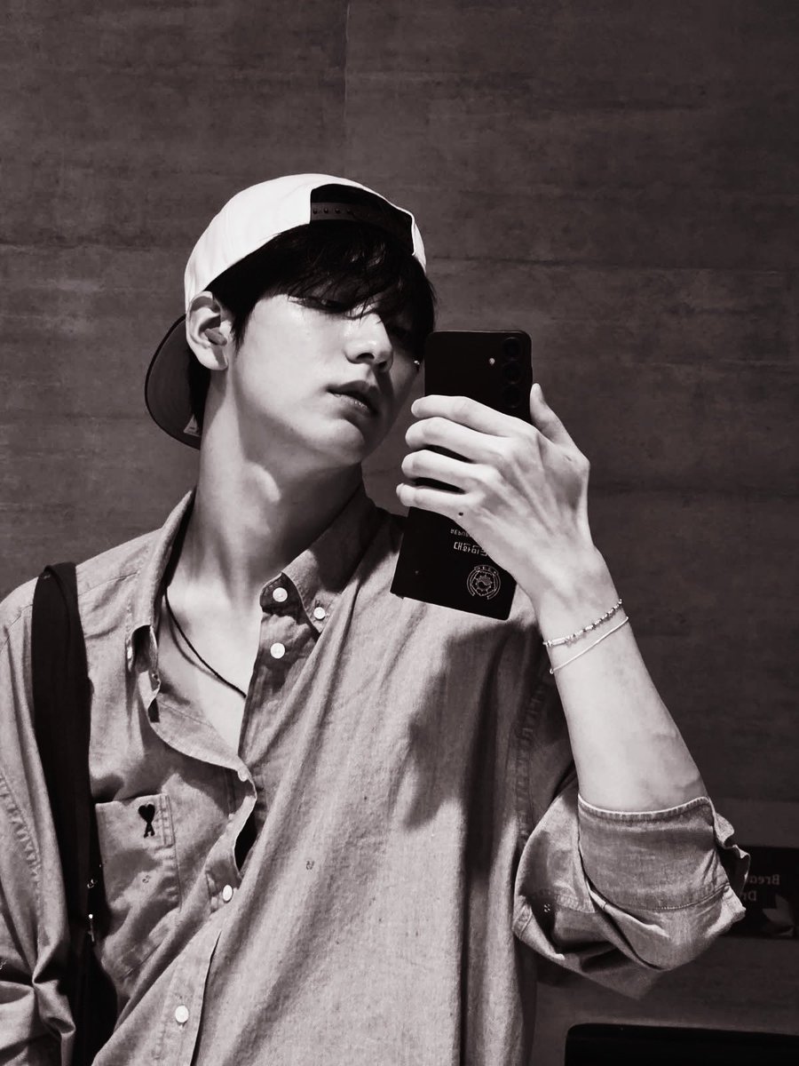 Nıc͟h͟o͟lαs tweet media