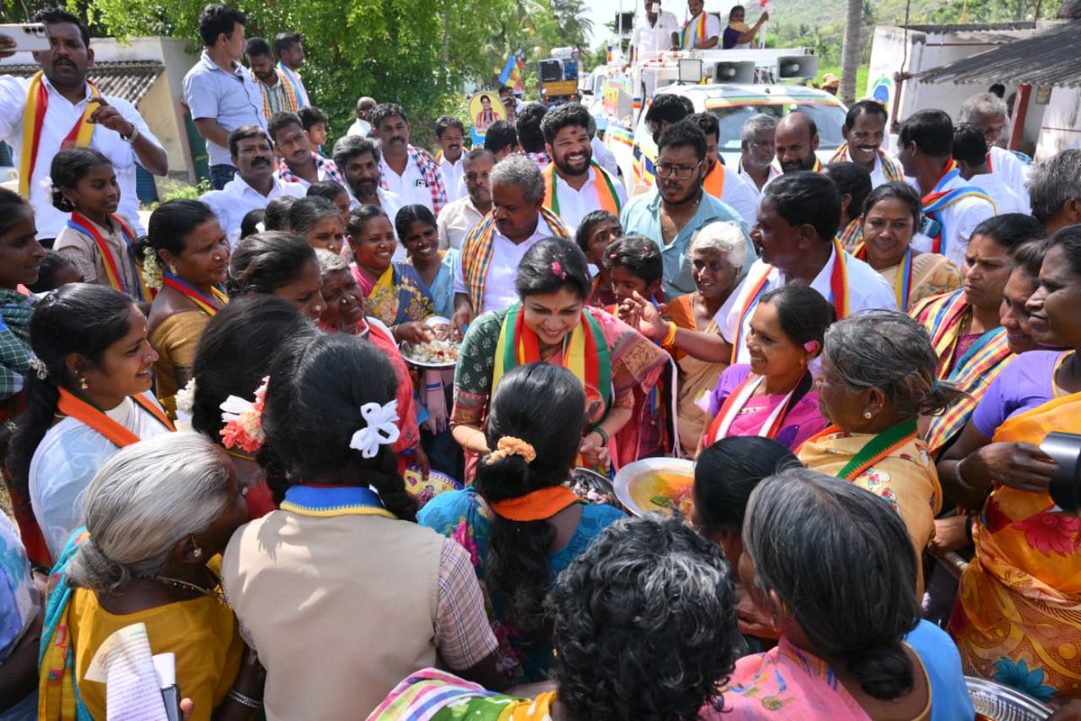 Sowmiyanbumani's tweet photo. தருமபுரி சட்டமன்றத் தொகுதிக்குட்பட்ட, நல்லம்பள்ளி ஒன்றியம், ஆவாரங்காட்டூர், கொமத்தம்பட்டி, பூமரத்தூர், விஜய்நகர் ராம்நகர், சின்னானேரி, கோம்பேரி மிட்டாரெட்டிஅள்ளி, நார்த்தம்பட்டி உள்ளிட்ட பகுதிகளில் பொதுமக்களை சந்தித்து மாம்பழம் சின்னத்திற்கு வாக்கு சேகரித்த போது.!

#DrSowmiyaForDharmapuri #NDA #PMK #தருமபுரிசௌமியாஅன்புமணி  #VoteForMango 🥭