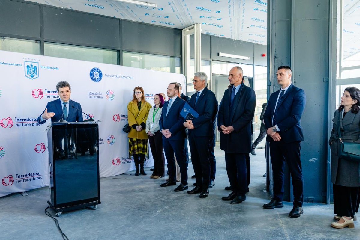 De Ziua Mondială a Sănătății, transmit un gând de recunoștință pentru tot sistemul sanitar - medici, asistenți, tehnicieni, administratori, oameni care au un rol crucial în societatea noastră. Mulțumim pentru tot ceea ce faceți, pentru nopțile nedormite, pentru anii de studii.
Am