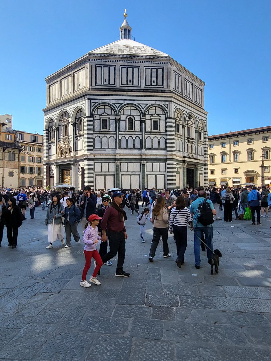 goldbergvariaz's tweet image. #Firenze Che spettacolo!

San Lorenzo
Cattedrale
Battistero
Cupola Cattedrale con Giudizio Universale del Vasari