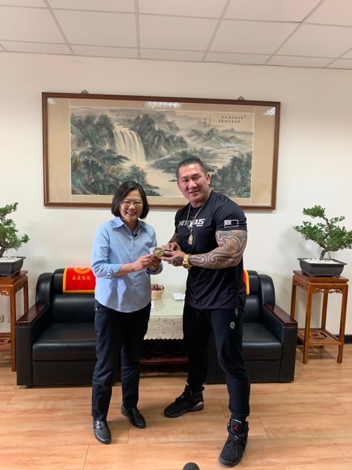 AntiTHBK tweet media