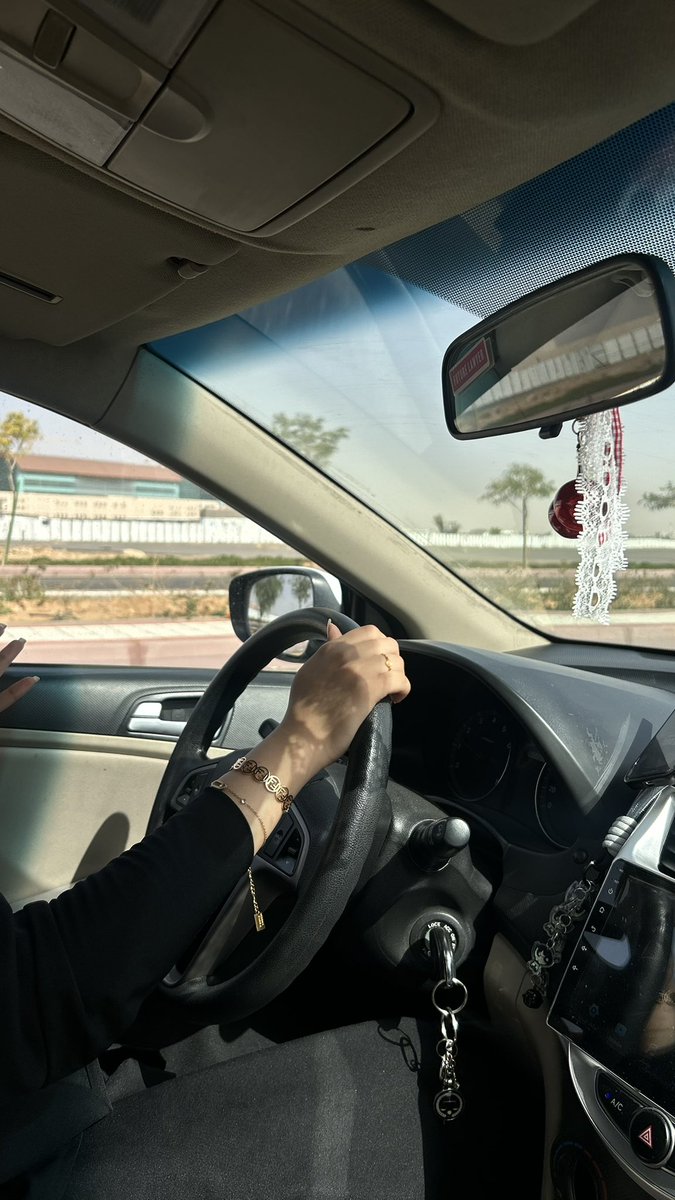 vxzil_'s tweet photo. أم�� الجامعه وبعدين يعني 🙂‍↕️ https://t.co/AvoQlwQrI6