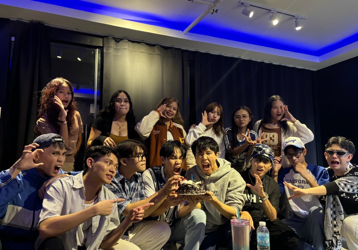 thisisourecho's tweet photo. Before the day ends, happy 4th monthsary @wavesofficialph 🌊

Four months of standing with ECHO from the start— through every post, every stream, every moment. Thank you for choosing us and growing with us every step of the way.

We love each one of you, see you again soon!  💙 https://t.co/W3dnUEfqW3
