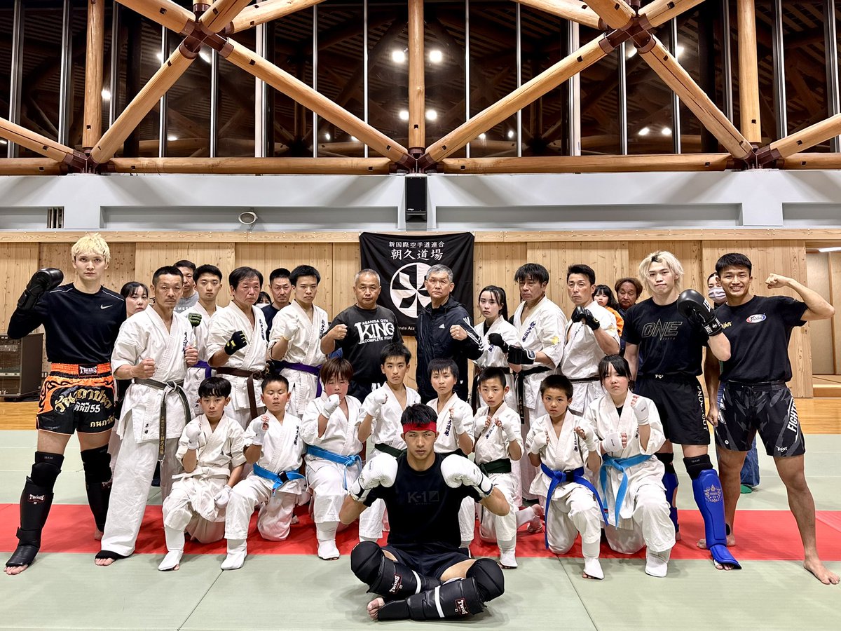 AsahisaGymKING's tweet photo. 2026. 04. 07 朝久道場

今日は、
　試合前最後の全体稽古

〝K-1のカマイタチ〟
　　　朝久泰央

動作確認とタイミングもバッチリ！

　必勝👊押忍‼︎‼︎‼︎‼︎

　#RIZIN https://t.co/t4rDNhIJ1w