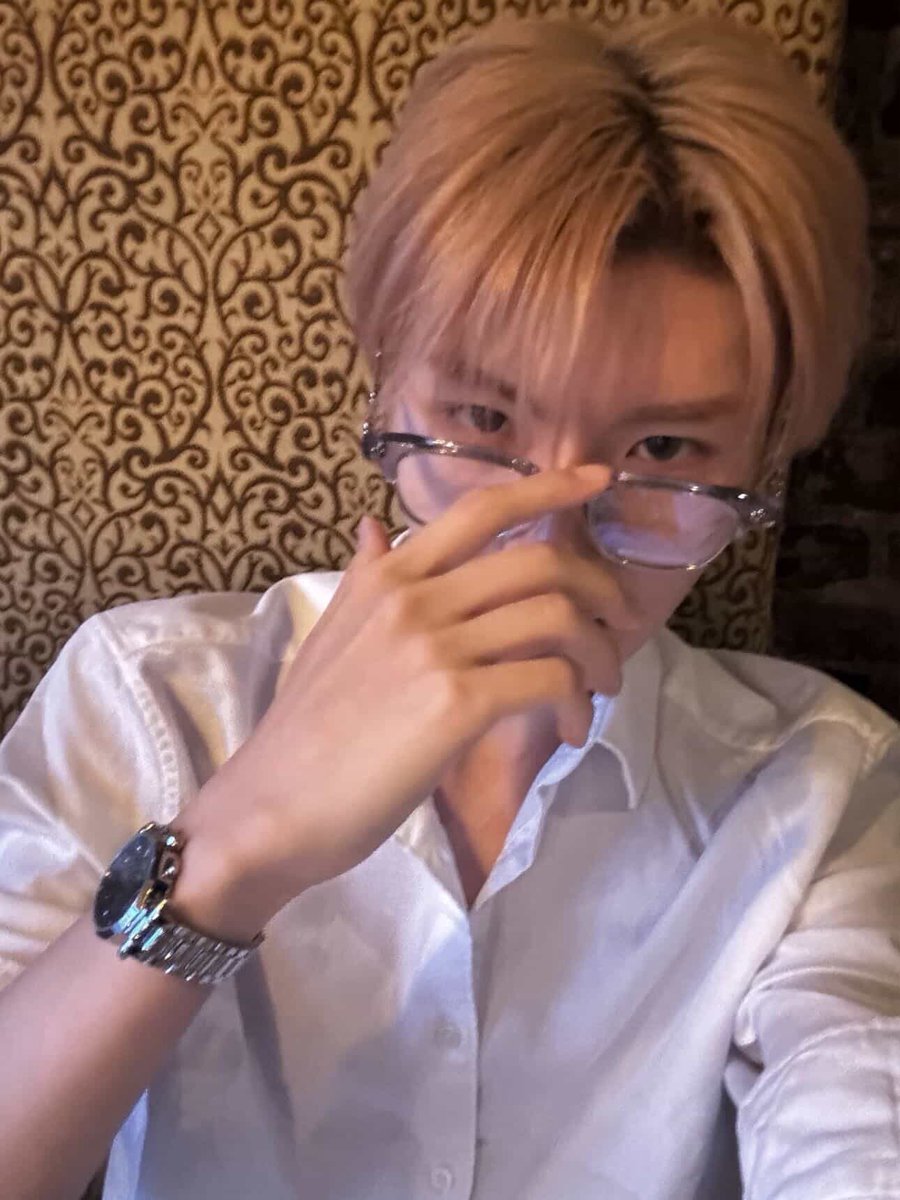 29_yangyang's tweet photo. メガネひとつでこんなに雰囲気が変わるなんてわたし知らないよ https://t.co/RLF4nLjC7r