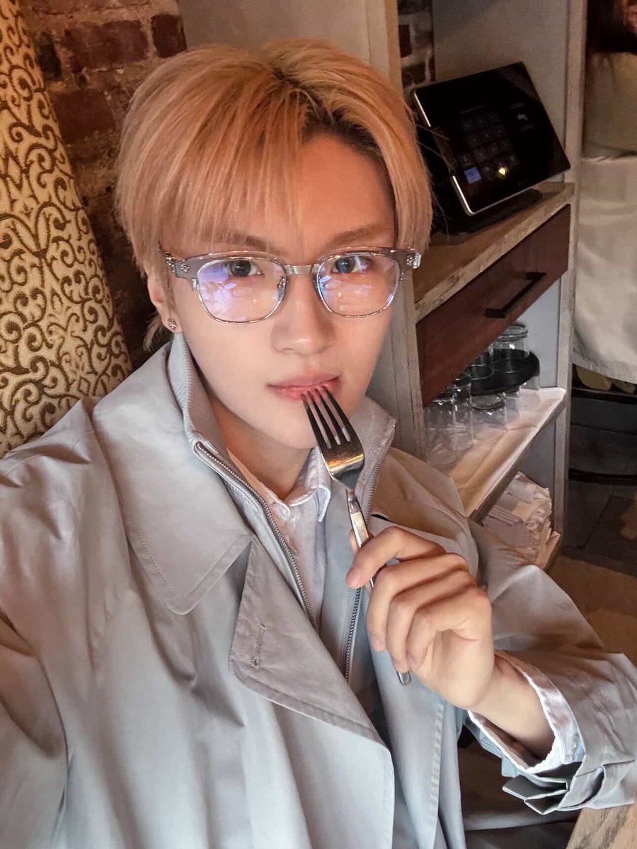 29_yangyang's tweet photo. メガネひとつでこんなに雰囲気が変わるなんてわたし知らないよ https://t.co/RLF4nLjC7r