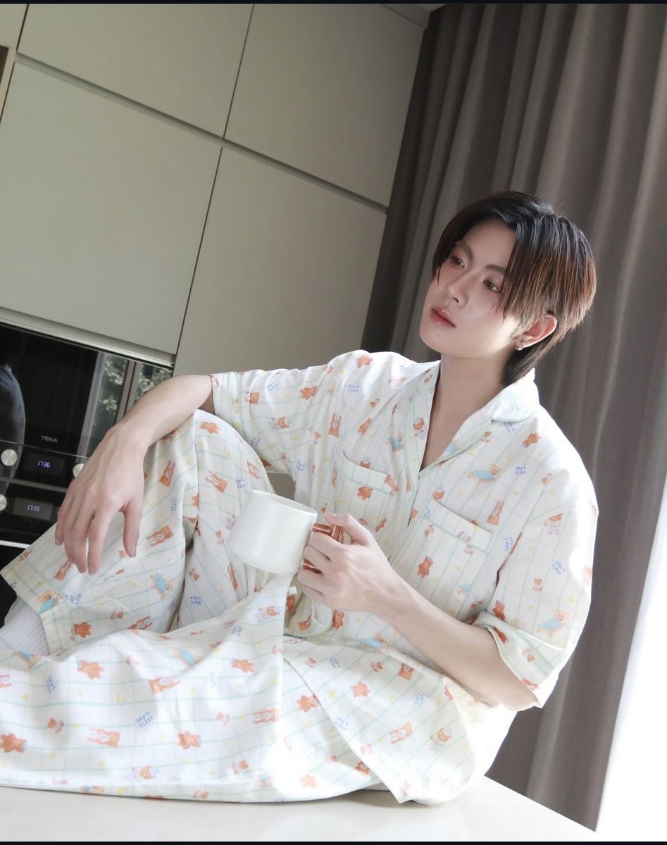 ฟ้าสาง tweet media