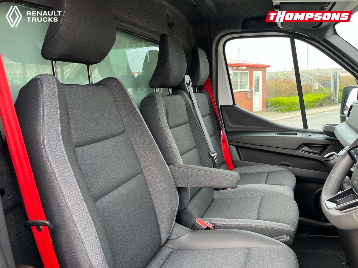ThompCommLtd's tweet image. Discover the Renault Trucks Master Red Edition L3 with 4.2m curtainsider, 3-year service, 0% finance! Call 01482 322331 🚛 #InStock #RenaultMaster #Curtainsider #VanSales #FleetSolutions #KeepingYouMoving