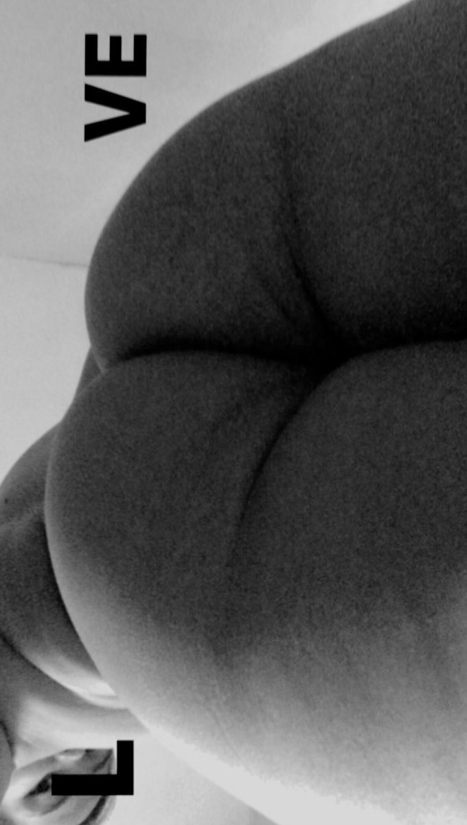 GsOwnBitxh's tweet photo. looking for a chair to sit this ass on ;>

#personalBitxh
#sexyHotWife https://t.co/PdjiSqZExH