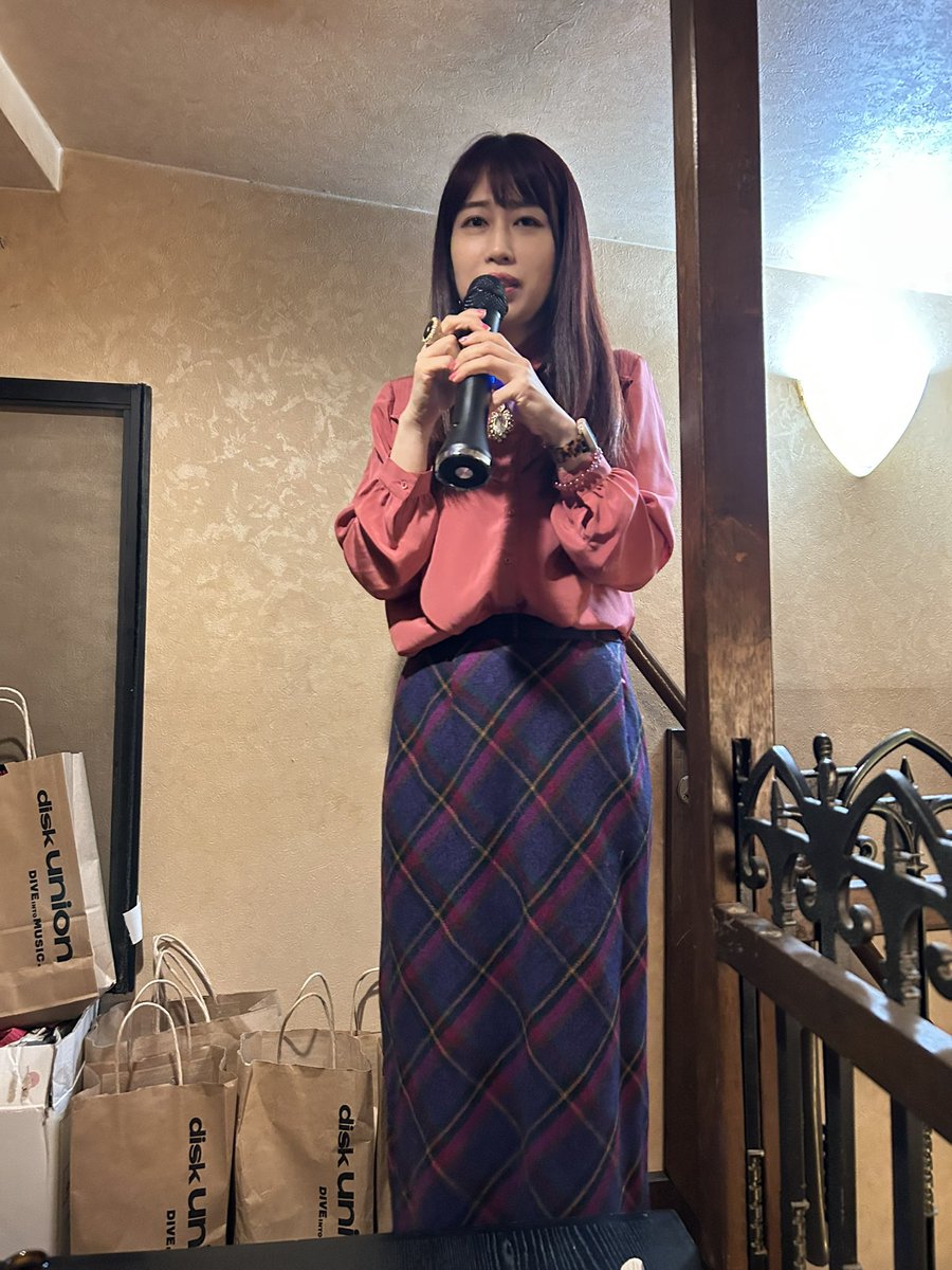inoueqd's tweet photo. 今晩は #流しのナミちゃん 😆
#三上ナミ
#新宿ゴールデン街 #contonton https://t.co/Pp5YxBuTOF