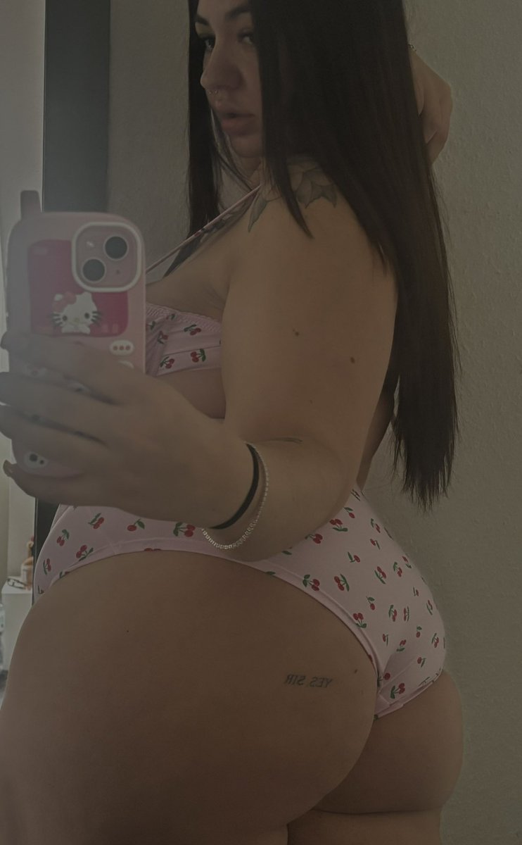 urfavepussey's tweet photo. Dm‘s Open 🤭

#bbw #fatass https://t.co/HQln9ls1uR