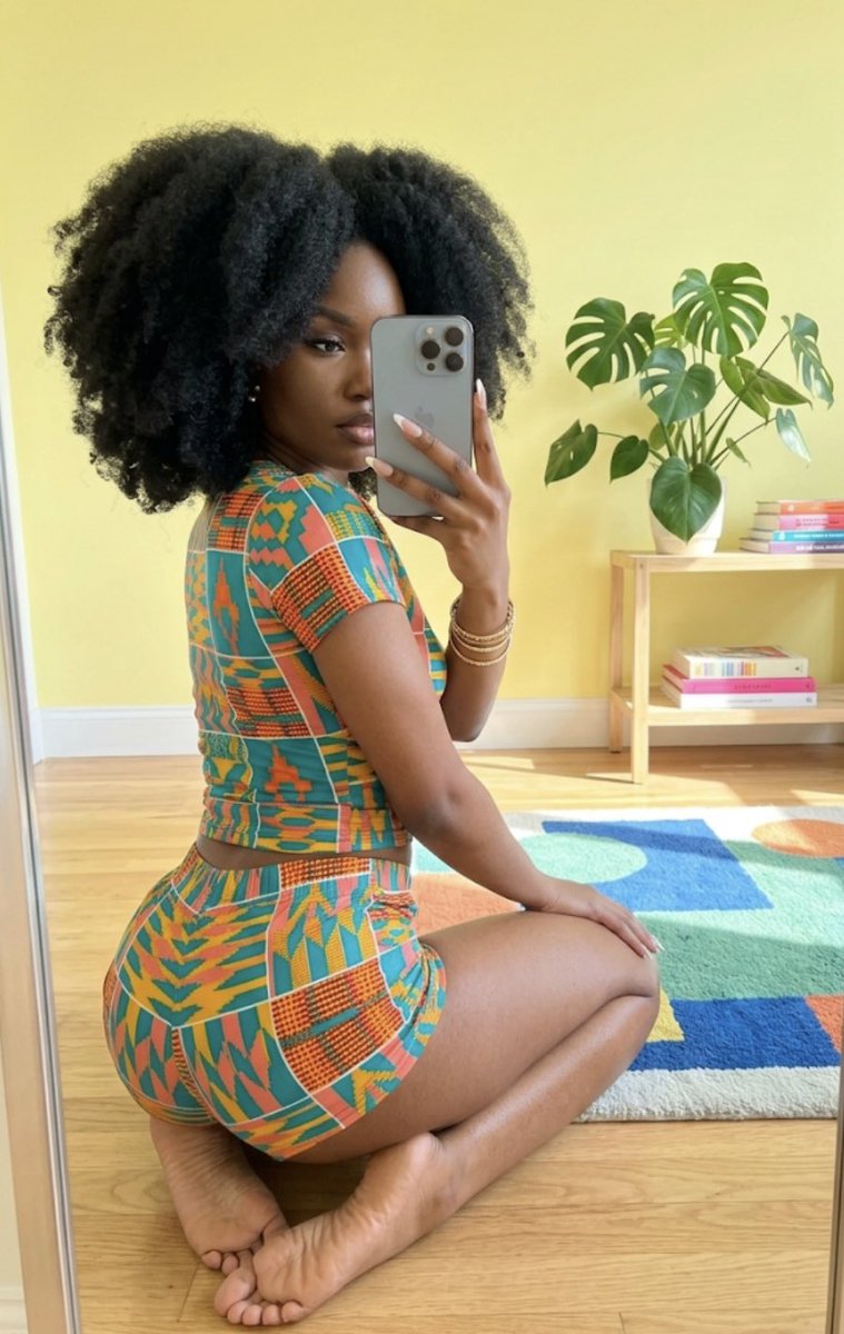 Goddesstink000's tweet photo. Grand rising to the all beautiful queens gooners it’s time to pay up 

paypig findom femdom brat humiliation silentsend bdsm ebony soles footworship footslave footsub https://t.co/3MdW0pXV7R