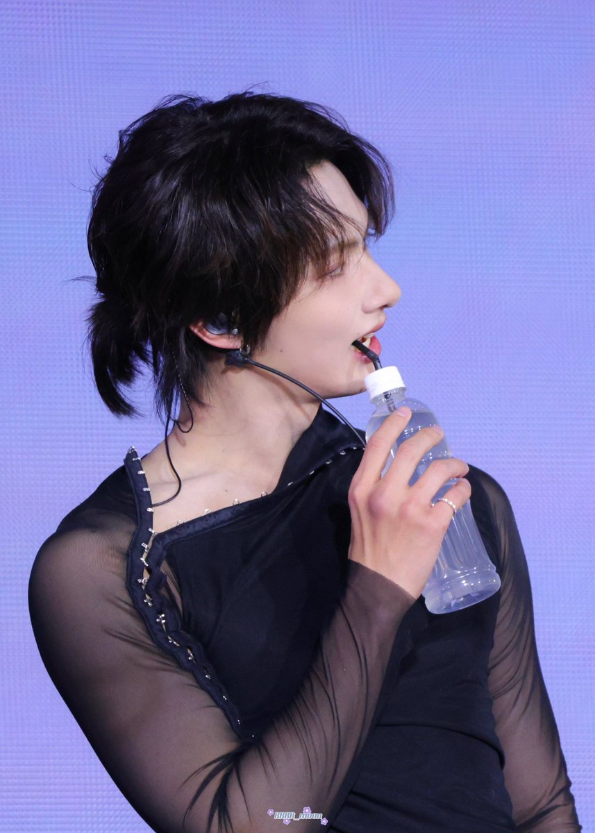 원플원 tweet media