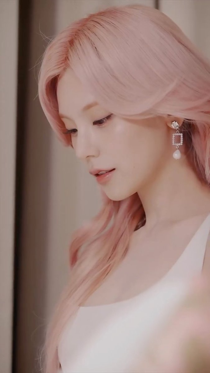 𝐇𝐉 tweet media