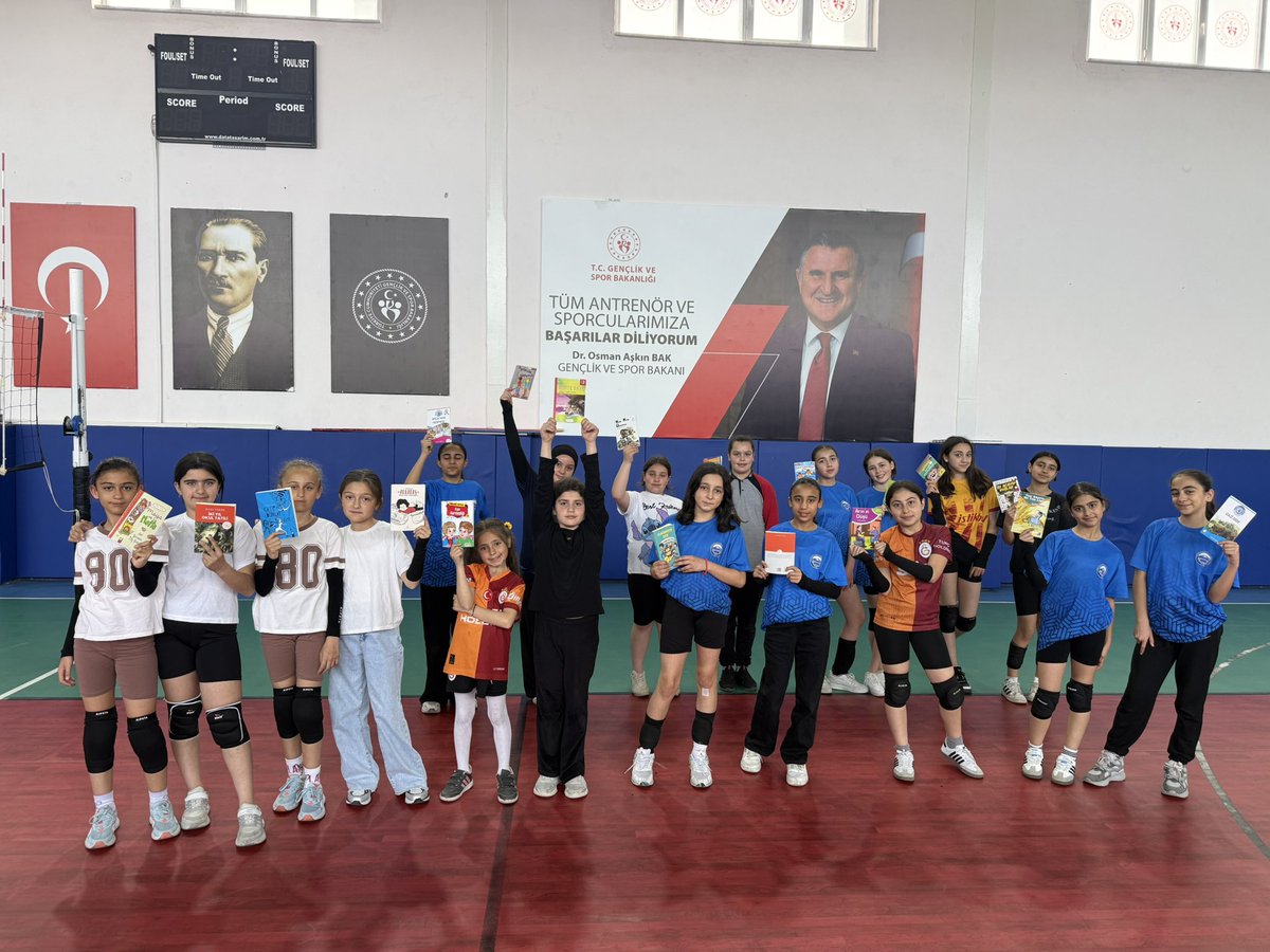 38sami38's tweet photo. 📍Tomarza Gençlik ve Spor ilçe müdürlüğü Voleybolcularımız hem okuyor hem antrenman yapıyor  Sizleride aramızda görmekten çok mutluluk duyarız Sayın Valim @gokmen_cicek_ https://t.co/NiHHMpXWlU