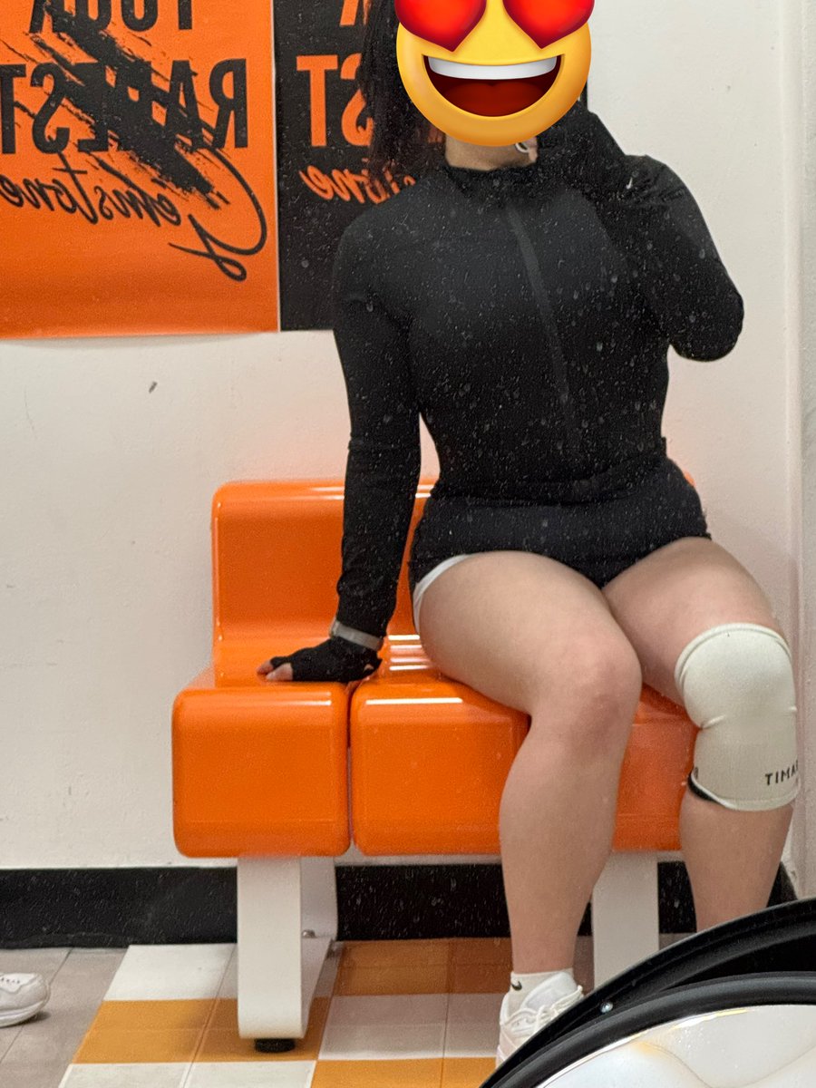 lily_• tweet media