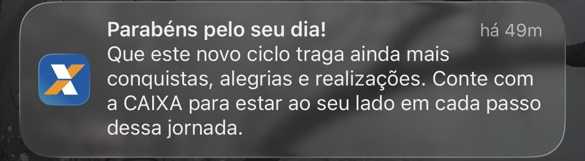 A caixa me desejando feliz aniversário 😭
