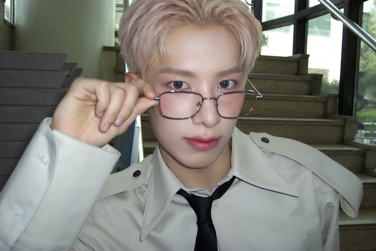 ALL(H)OURS official tweet media