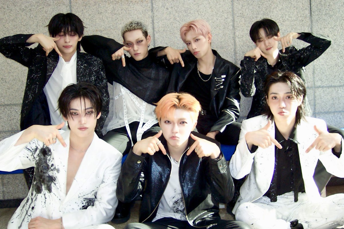 ALL(H)OURS official tweet media