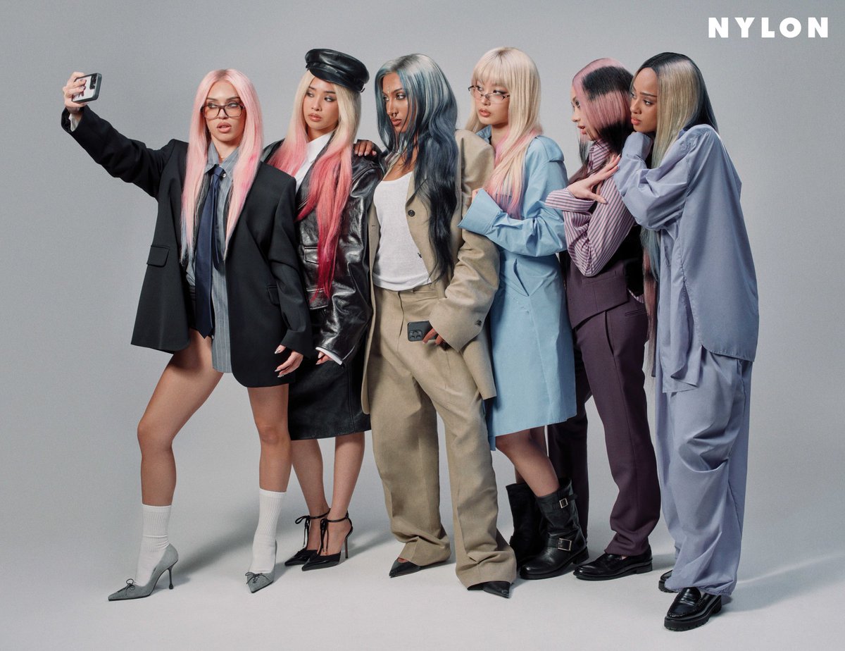katzdani_'s tweet photo. I love this pic so much fuck THAT’S MY OT6 https://t.co/7sIKg6CWHi