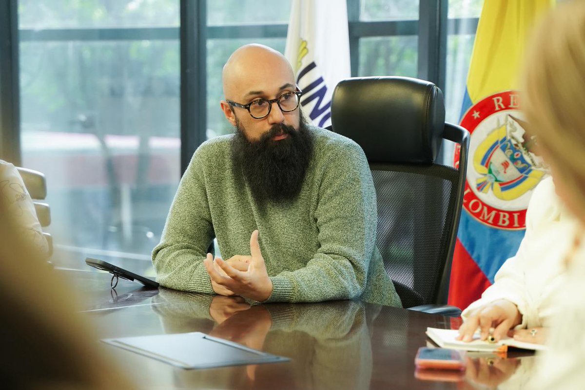 MagdalenaGober's tweet photo. Gobernadora asegura continuidad de la estrategia para la atención de puntos críticos.

En reunión con el director nacional de la @UNGRD , Gobernadora impulsa la adquisición de un banco de maquinaria por parte de la Unidad Nacional y dos por parte de la Gobernación. https://t.co/EWYV995N4F