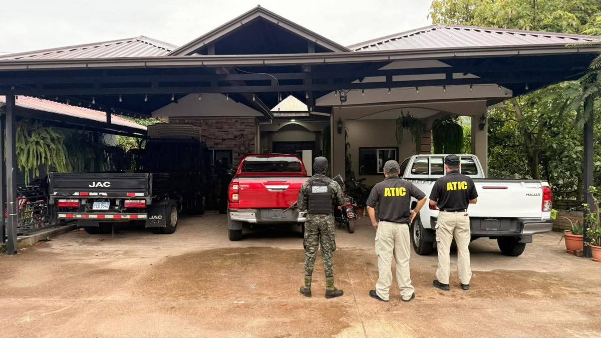 sinfiltrosES's tweet image. #última hora 

Tegucigalpa, Francisco Morazán.
 El Ministerio Público a través de la Fiscalía Especial Contra el Crimen Organizado (FESCCO), la Agencia Técnica de Investigación Criminal (ATIC) con apoyo de la Policía Militar del Orden Público (PMOP) desarrollan cuatro