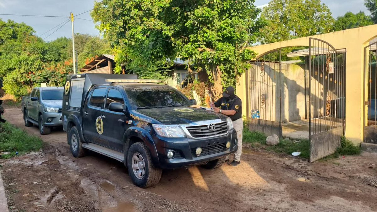 sinfiltrosES's tweet image. #última hora 

Tegucigalpa, Francisco Morazán.
 El Ministerio Público a través de la Fiscalía Especial Contra el Crimen Organizado (FESCCO), la Agencia Técnica de Investigación Criminal (ATIC) con apoyo de la Policía Militar del Orden Público (PMOP) desarrollan cuatro