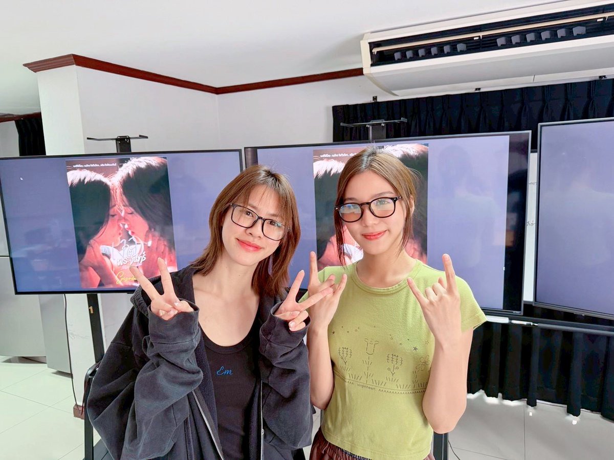 GirlsLove Hub tweet media