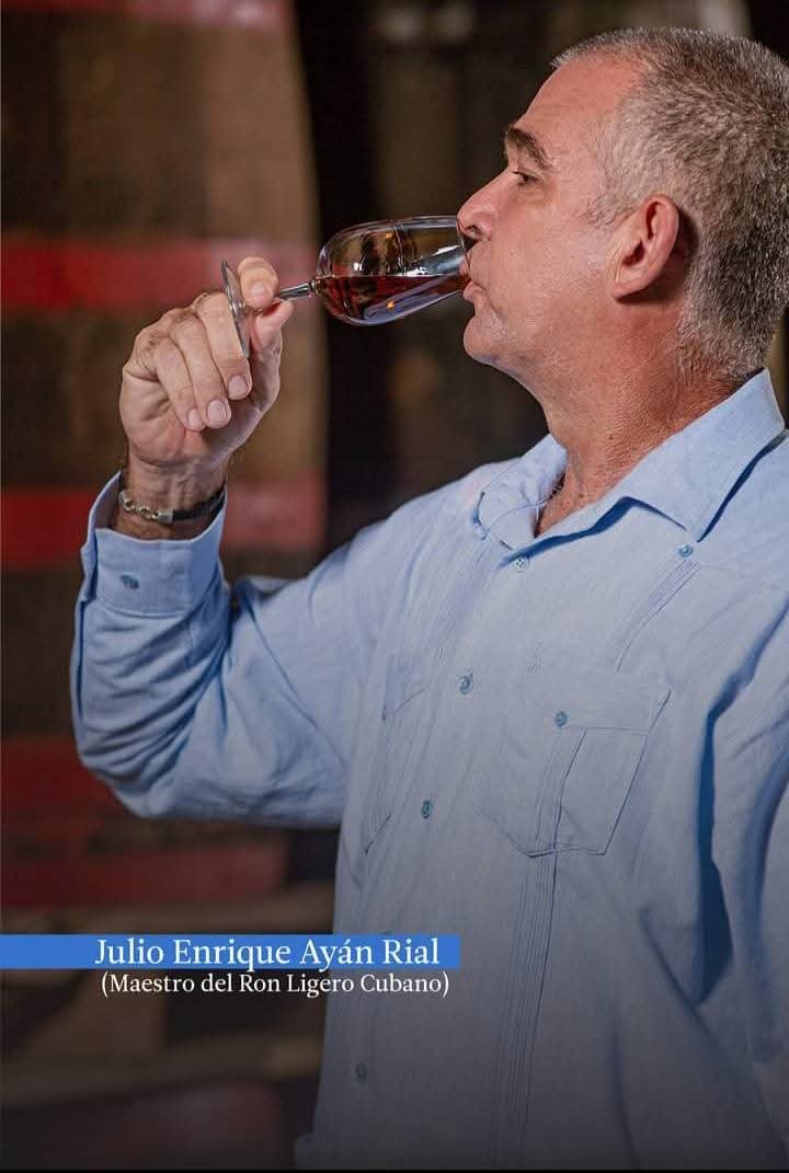 AilynRu80819364's tweet photo. Hoy celebramos no solo un año más de vida, sino la trayectoria de un hombre que ha dedicado su alma a preservar y elevar el arte de nuestros destilados. 
#FelizCumpleaños #MaestroDelRonCubano #JulioAyanRial #RonCubano #OrgulloDeCuba #Cuba https://t.co/tnSUJFvAPp