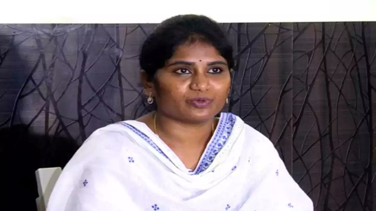 NewsMeter_In's tweet photo. #Vijayawada:

#ACB arrest in #DACase | #AndhraPradesh

Assistant Commissioner of #Endowments Kalingiri Santhi arrested by ACB, Vijayawada, in a #disproportionateassets case.

What was found during #raids (#Tadepalli & #Undavalli):

Flat in #Visakhapatnam & G+2 building at #Kunchanapalli.

770g #gold, 3 kg #silver.

₹1.15 lakh #cash + ₹3 lakh #bankbalance.

#VolkswagenPolo car & #motorcycle.

#Electronicgadgets & #valuables.

Officer was appointed via #APPSC in 2020; served in Visakhapatnam & Vijayawada, recently under #suspension (July 2024–March 2026), awaiting posting.

Produced before ACB Special Court, Vijayawada. 

Further searches underway.

📢 Report corruption: ☎️ 1064

#ACB #AndhraPradesh #Corruption #DAcase #BreakingNews