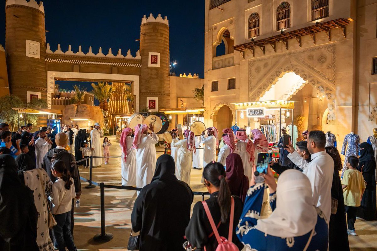 عـيشها tweet media