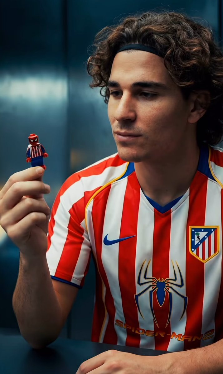 soybemol's tweet photo. todo bien con la ia pero este se supone que es julian o el memo ochoa? JAJAJAJA https://t.co/0xx3yPu3oR