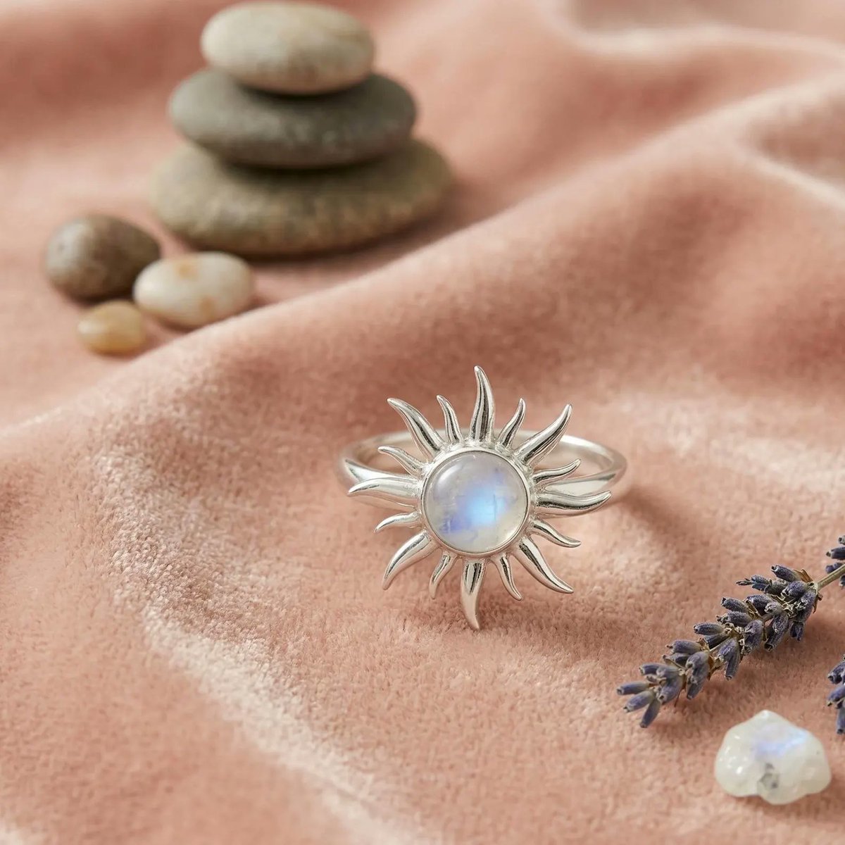crystalhevan925's tweet image. Glow with a sunburst moonstone ring ✨ Sterling silver, rainbow moonstone, celestial boho vibes. Minimalist design perfect for everyday wear and a meaningful gift for her.
#MoonstoneRing #CelestialJewelry #BohoStyle
Order Now: etsy.com/listing/448406…
etsy.com/shop/CrystalHa…