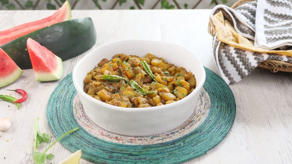 NDTVFood's tweet photo. Stop Throwing Away Watermelon Rind, Here Are 5 Recipes To Use It Perfectly
https://t.co/Ndt3Ym1v0c
#watermelonrind #recipe #food https://t.co/Ctplw2H3rN