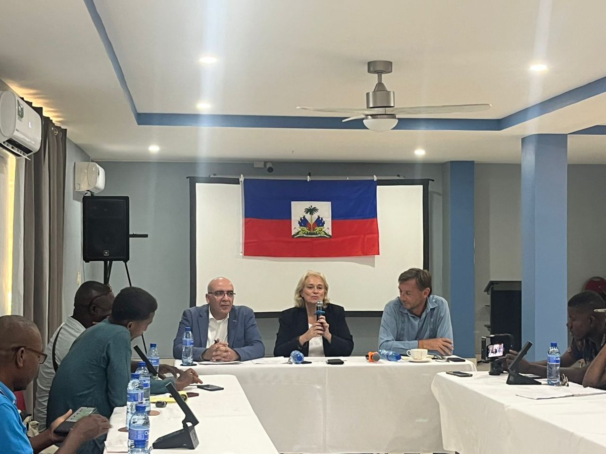 EUDelegationHt's tweet image. #Team Europe
Les Ambassadeurs de 🇪🇺🇪🇸   et 🇫🇷  ont rencontré la maire des Cayes pour échanger sur des enjeux clés :   assainissement, gestion des eaux, droits humains et lutte contre les  violences basées sur le genre.
