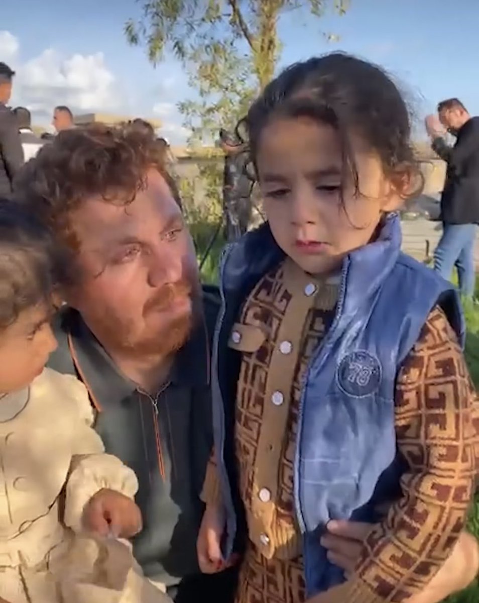 ParwaAbubaker's tweet photo. This is not journalism. Shoving cameras into the faces of children and asking sensitive questions is exploitation. No law, no ethics, no humanity accepts this. Stop turning pain into content. https://t.co/ZhSUnJISh2