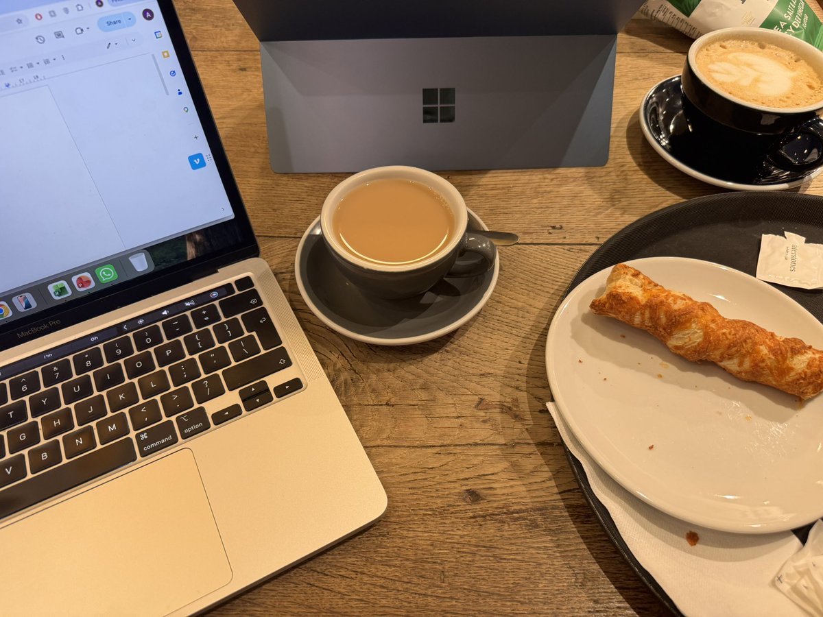 teachals's tweet image. Working on our new book 👀 @SPryke2 @HLearningPD @Team_English1