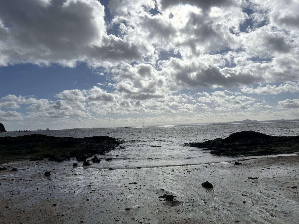 KinlochSusan's tweet image. Beach day #memories 🏴󠁧󠁢󠁳󠁣󠁴󠁿🏖️🏖️🏖️🐶