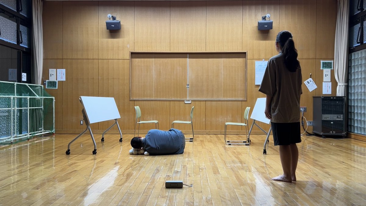 オムニバス公演『Sandbox Vol.2』で上演予定の、砂と水玉『小さくひらけている話』。昨日のリハでぐっと深まってまいりました。

私が照明他テクニカルもやるので事前に他の作品の通し動画を見たりするのですが、今回も結構見応えがあるのでは…？

いい質感が観られると思います。