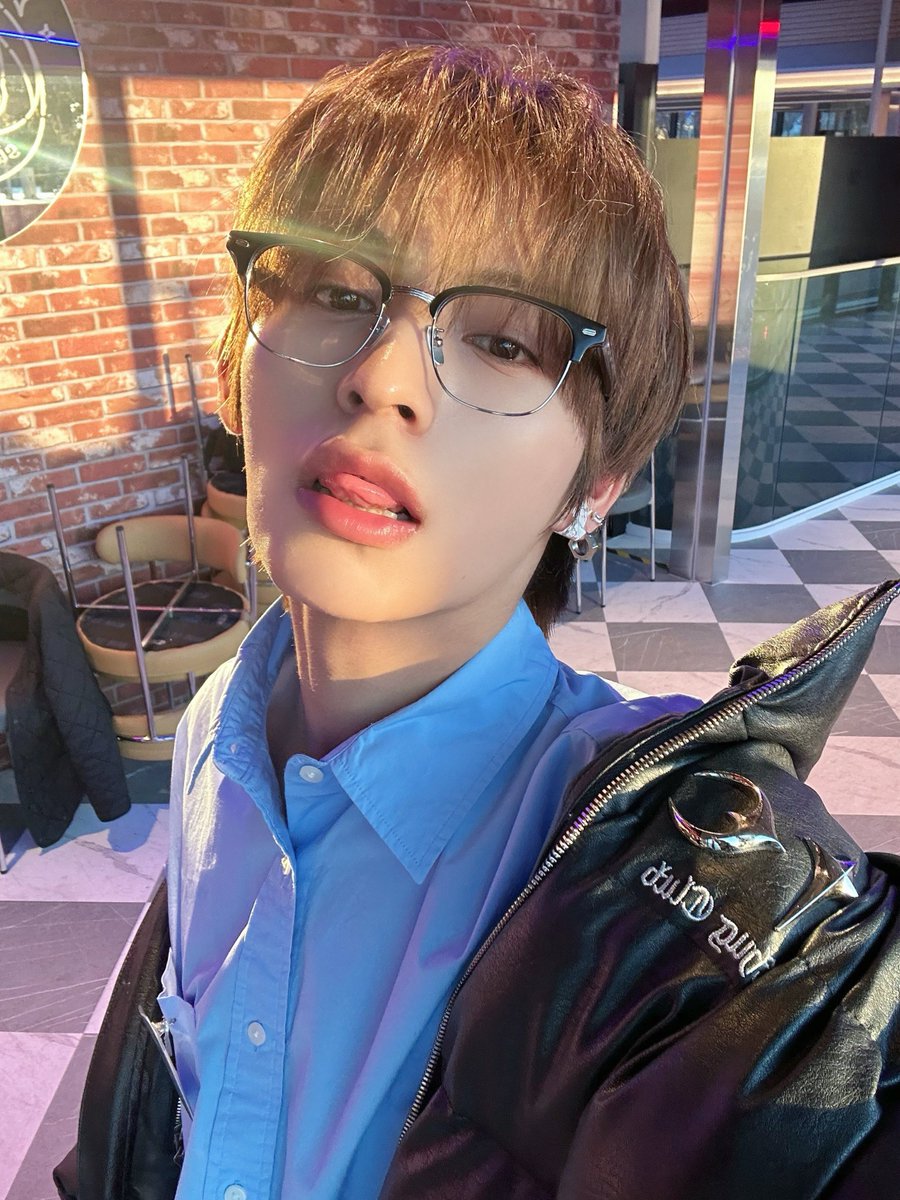 bambi 𐂂 tweet media