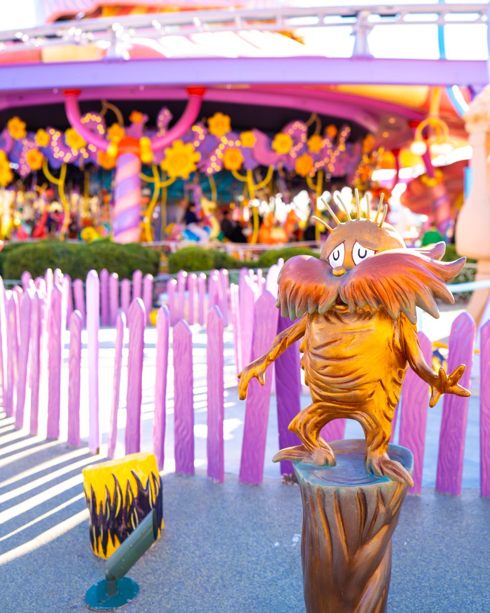 UniversalORL's tweet image. Signs that you may be the Lorax:

-Nature Lover (speaks for the trees)
-You don't own a Thneed (minimalist!)
-Only talks in rhymes (why not?)
-Sports a yellow mustache (we heard it's in this season)