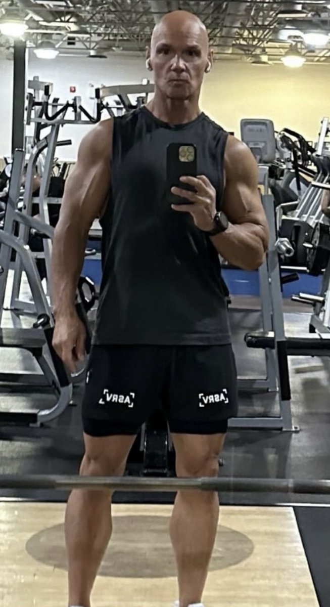 AgelessMeta's tweet image. That guy over my shoulder is the Grim Reaper.

Workout with intelligence.
Run with intelligence
Diet with intelligence.

…and he can f*ck off.

#Ageless #FitOver60 #BuiltToLast