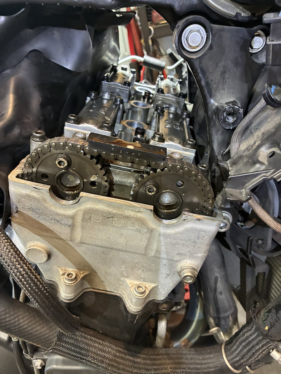 zx-14r… ヘッドカバーガスケット、プラグ交換 完了です。 思ったより