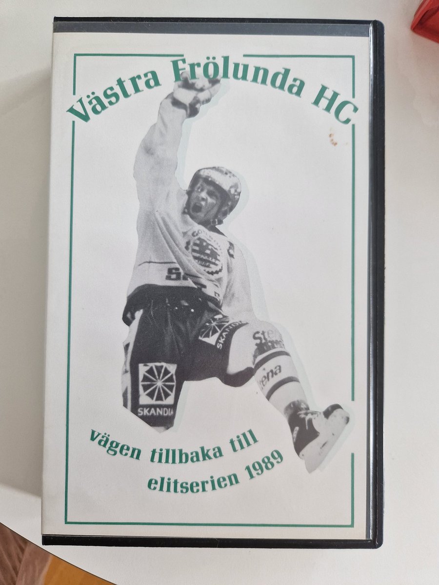 DrStaffan's tweet photo. Hittade den här gamla klenoden långt nere i en flyttkartong. Kanske dags att damma av VHS-spelaren och bli lite glad åt några lirare i Frölundatröjor som hittar nätet...@rylanderjohan @Johnssonen https://t.co/Vkc2u6FZxs