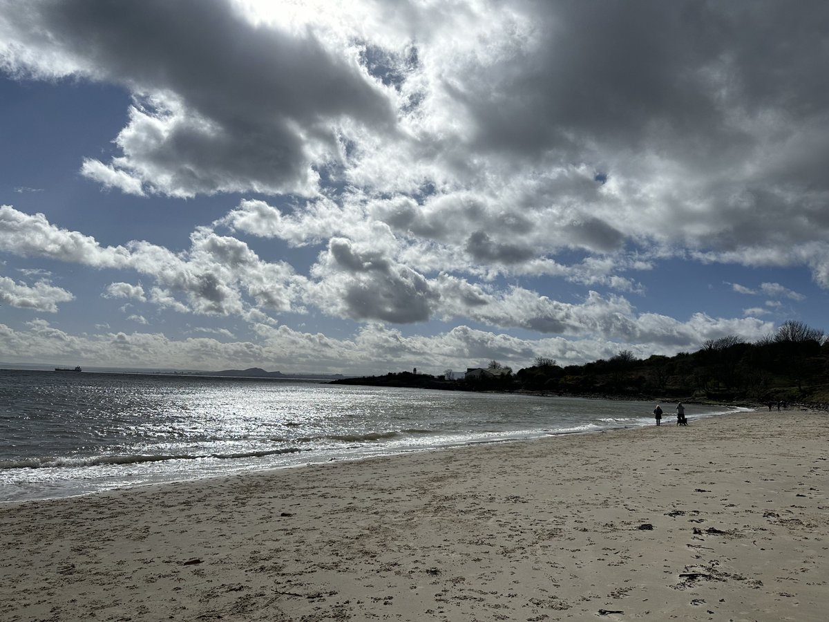 KinlochSusan's tweet image. Beach day #memories 🏴󠁧󠁢󠁳󠁣󠁴󠁿🏖️🏖️🏖️🐶