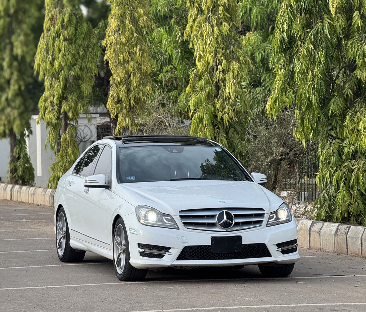 MotorsTafeeda's tweet photo. Clean title Mercedes Benz C300 2014 model with original papers 
13m 
Kaduna https://t.co/fMqKzLBJb1