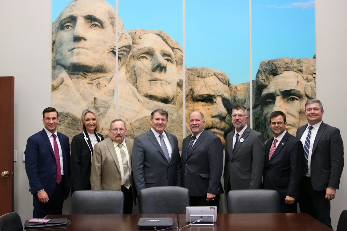 Senator Mike Rounds tweet media