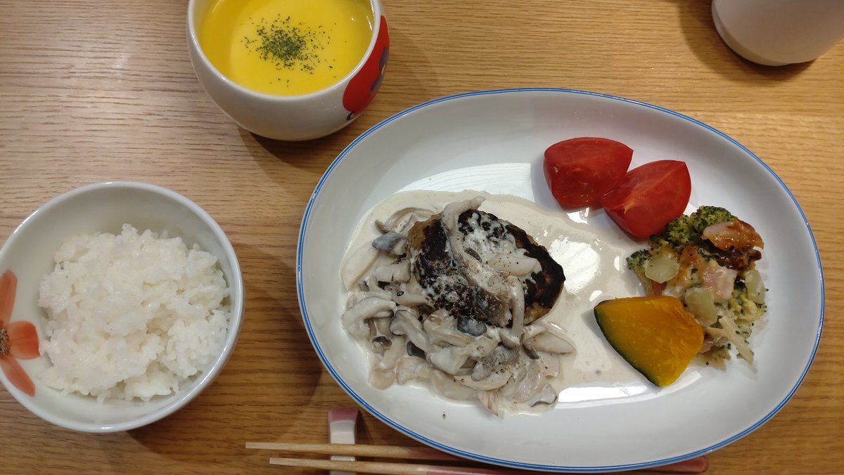 ManaTsukishiro's tweet photo. キノコのクリームハンバーグ、ブロッコリーの味噌焼き、パンプキンスープ
離乳食用のしらすを上の子も求めるのですんごい速さでなくなる🤣
母に褒められた使いさしハムの保管術
下の子が機嫌悪いなと思ったらメンタルリープ😭低気圧もある?食べムラと抱っこちゃん
#おうちごはん
#menew
#一汁一菜 https://t.co/b4KAMhFDlx