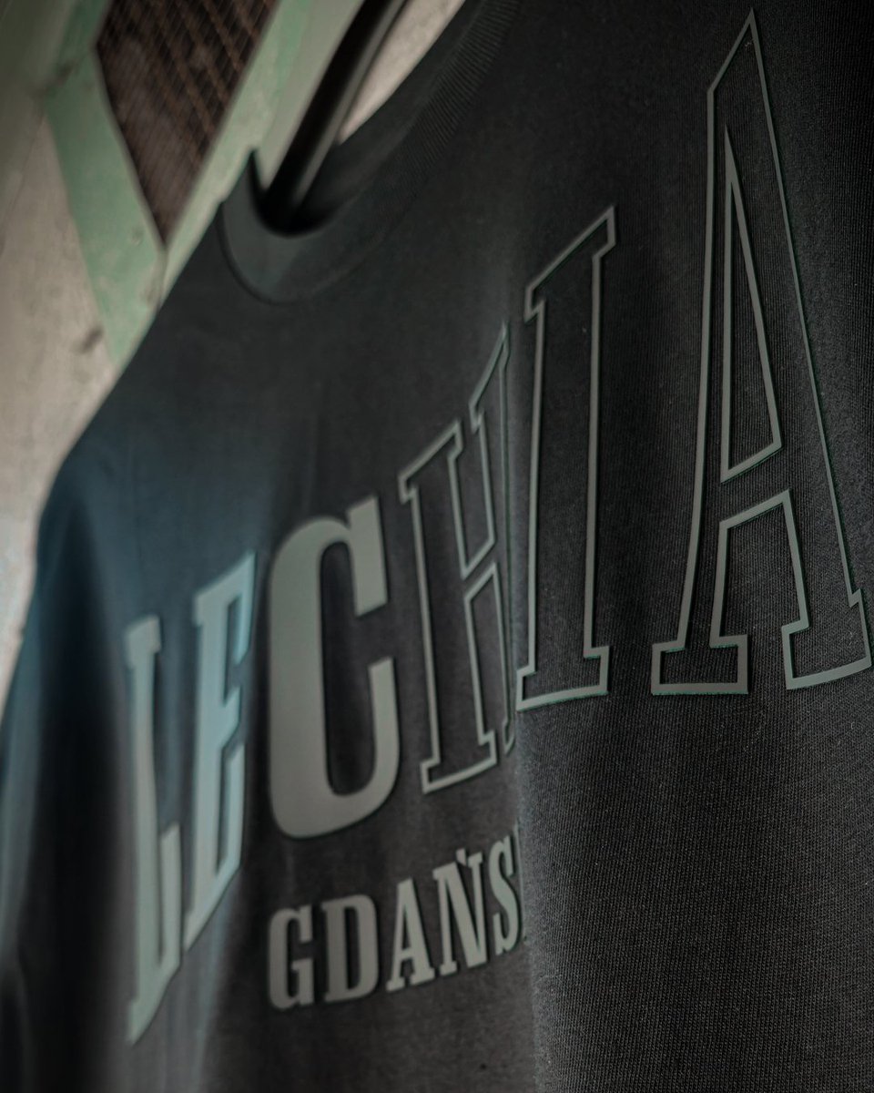 LechiaFanstore's tweet photo. Nowy wzór koszulek z nadrukiem 3D @LechiaGdanskSA 🇳🇬

✅ wypukłe napisy
✅ czarny nadruk z zielonym efektem 3D

🌐 https://t.co/Sf7YfBFU0N
___________________________
🏟 @PolsatPlusArena
▶️ Pokoleń Lechia Gdańsk 1
⏩ https://t.co/56PClPmblR

#Lechia #Gdansk #LechiaFanstore https://t.co/FbB34JX7HO