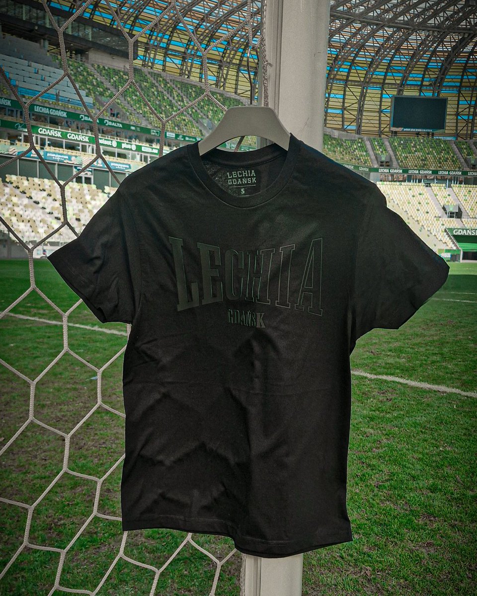 LechiaFanstore's tweet photo. Nowy wzór koszulek z nadrukiem 3D @LechiaGdanskSA 🇳🇬

✅ wypukłe napisy
✅ czarny nadruk z zielonym efektem 3D

🌐 https://t.co/Sf7YfBFU0N
___________________________
🏟 @PolsatPlusArena
▶️ Pokoleń Lechia Gdańsk 1
⏩ https://t.co/56PClPmblR

#Lechia #Gdansk #LechiaFanstore https://t.co/FbB34JX7HO
